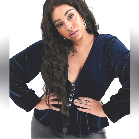 ASOS Curve Tops - NWOT MISSGUIDED 18 VELVET HOOK AND EYE PEPLUM TOP IN NAVY